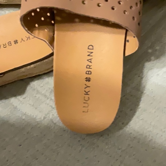 Lucky Brand slides - Picture 6 of 7